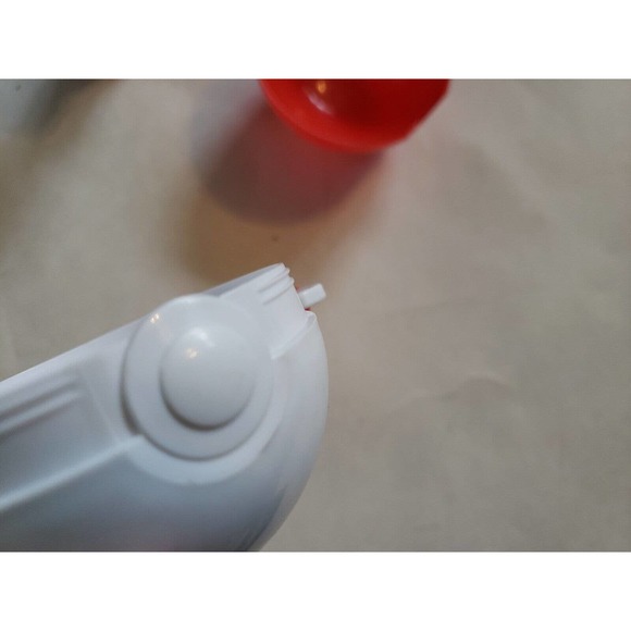 Pokémon Poké Ball Keychain w/ Charmander Inside – Vintage‑Style Figure - Picture 3 of 6